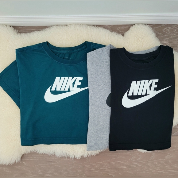 EUC Set of 3 Nike crop tops size S-M - Picture 7 of 7